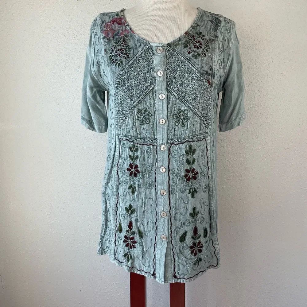 Cubicle Button Down Tunic Top Size S EUC